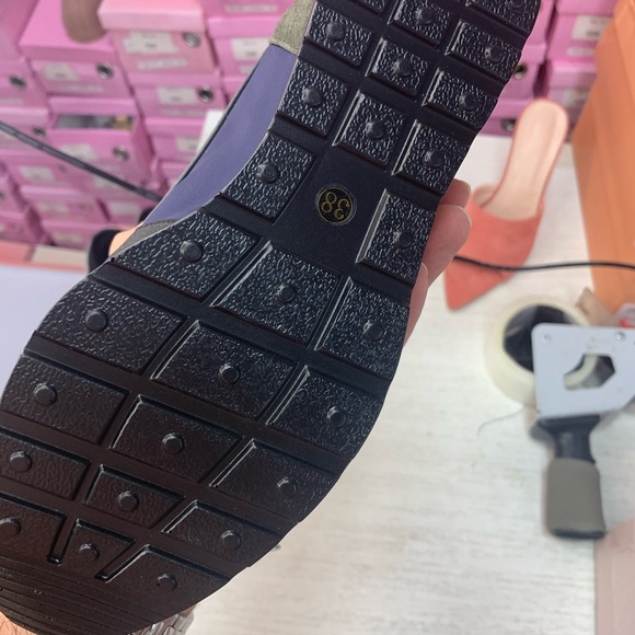 Women Sneaker in Bronze and Suede with Platform - Picture 4 of 5